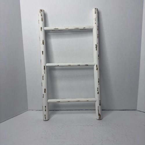 Distressed white wood mini - white,